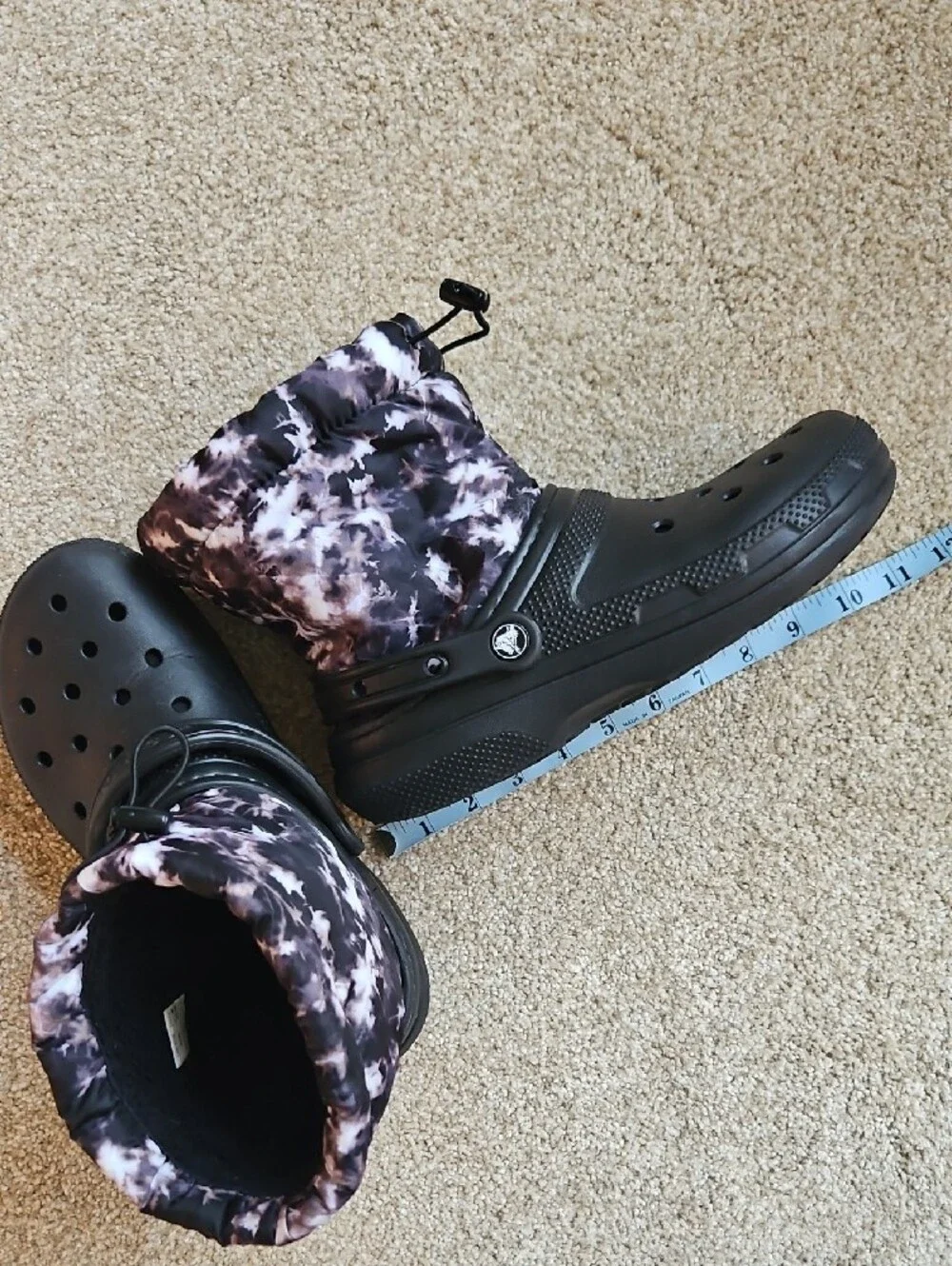 CROCS Size 7 Men's 9 Women's Black Clog Winter Boots Camo Leg Cuff